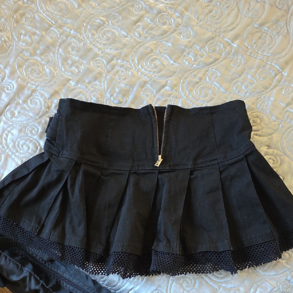 TRIPPNYC Black Pleated Skirt with Chain - Picture 4 of 6